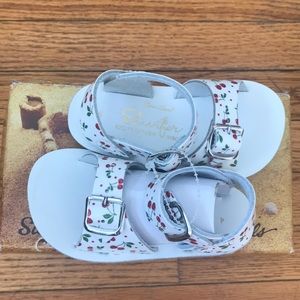 NIB Saltwater sandals
